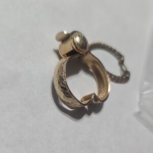 Unique Elegant Gold Glove Clip